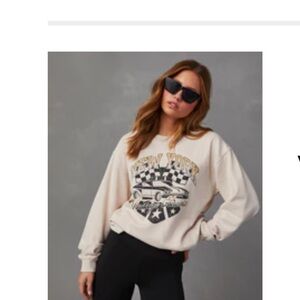 Vici Cream Graphic Sweatshirt